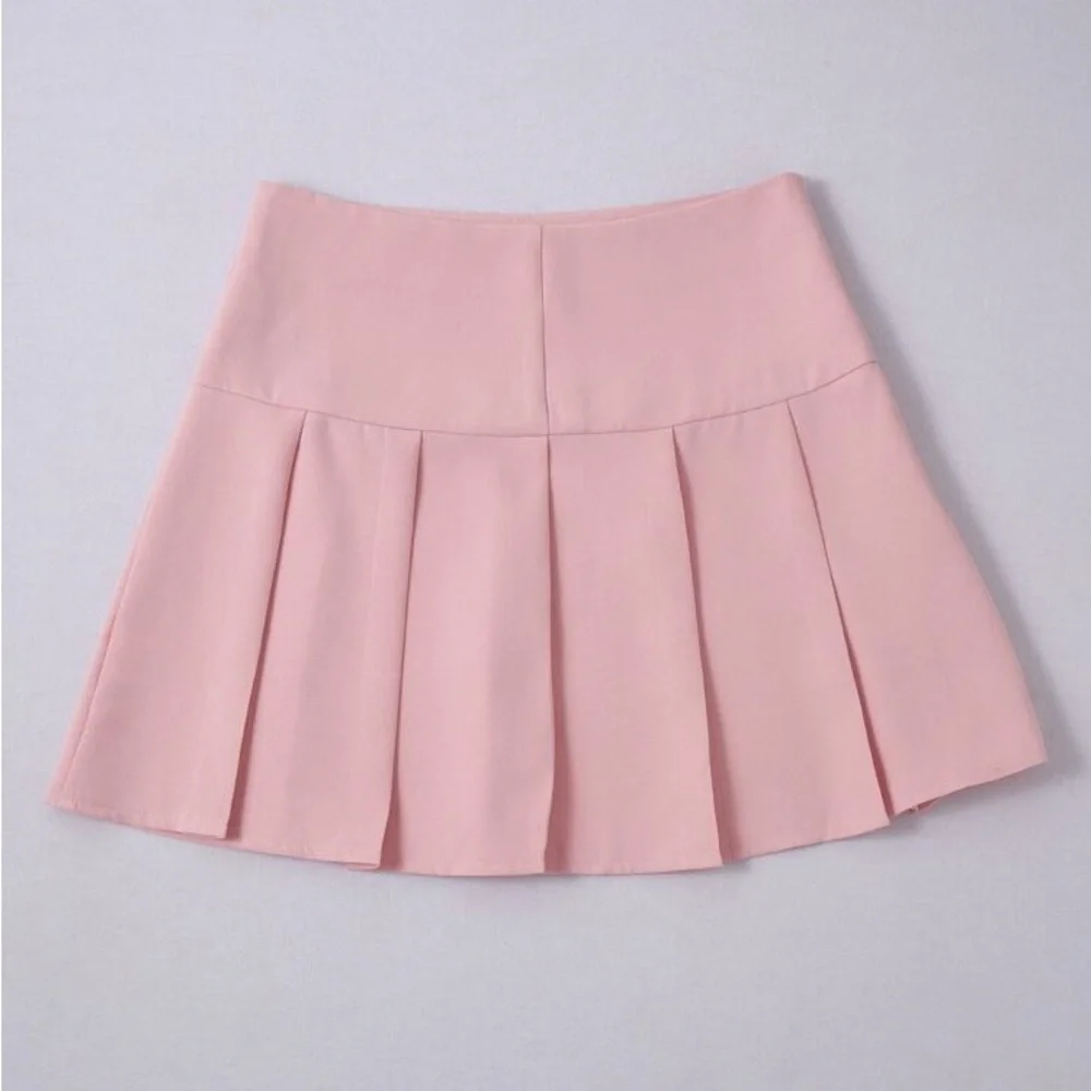 Strawberry Embroidered Pleated pink skirt - Picture 4 of 4